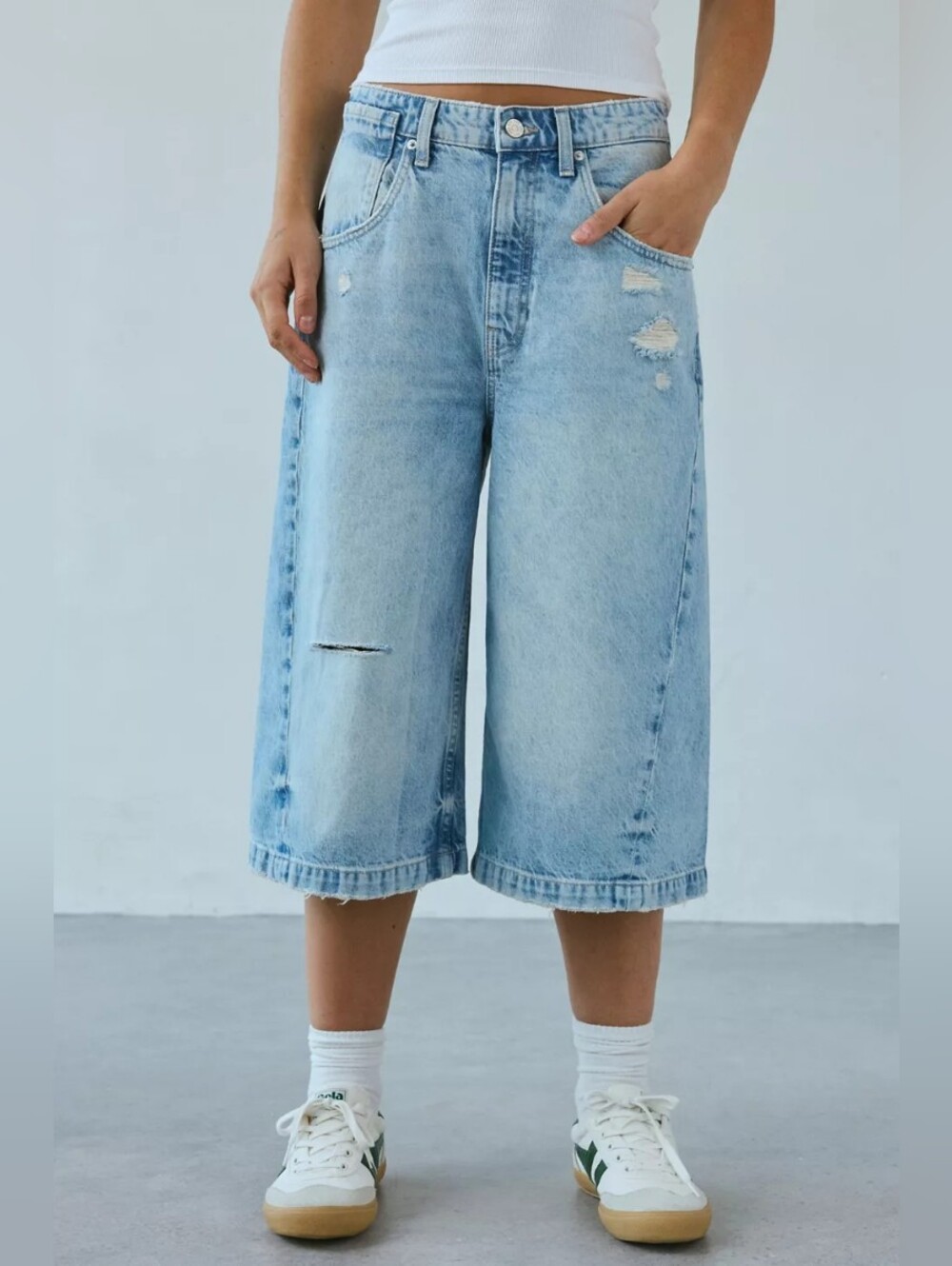 Urban Outfitters BDG Mega Mid-Rise Baggy Jorts - Picture 3 of 10